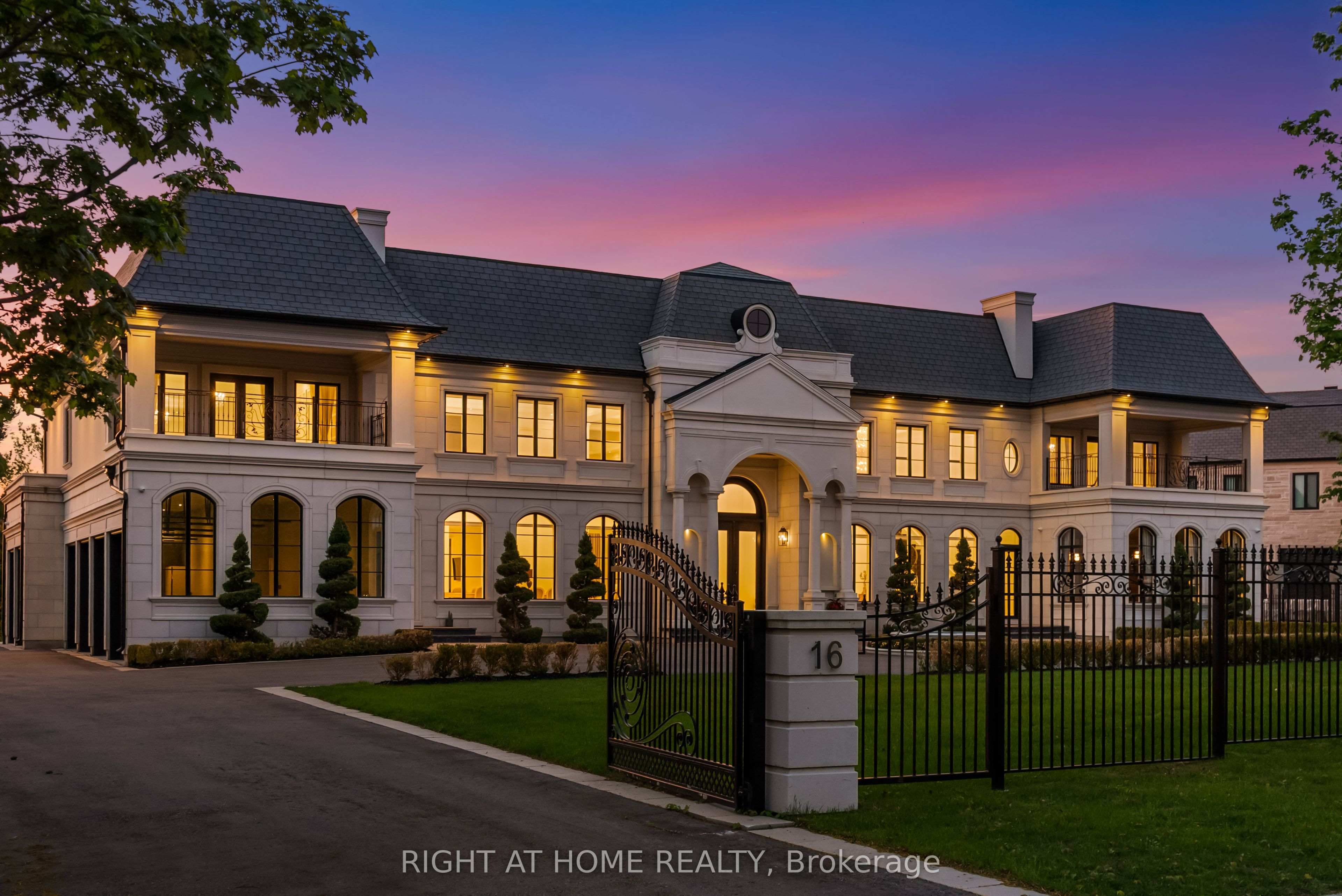 16 Sirona's Lane, Aurora, ON, L4G 7Y7