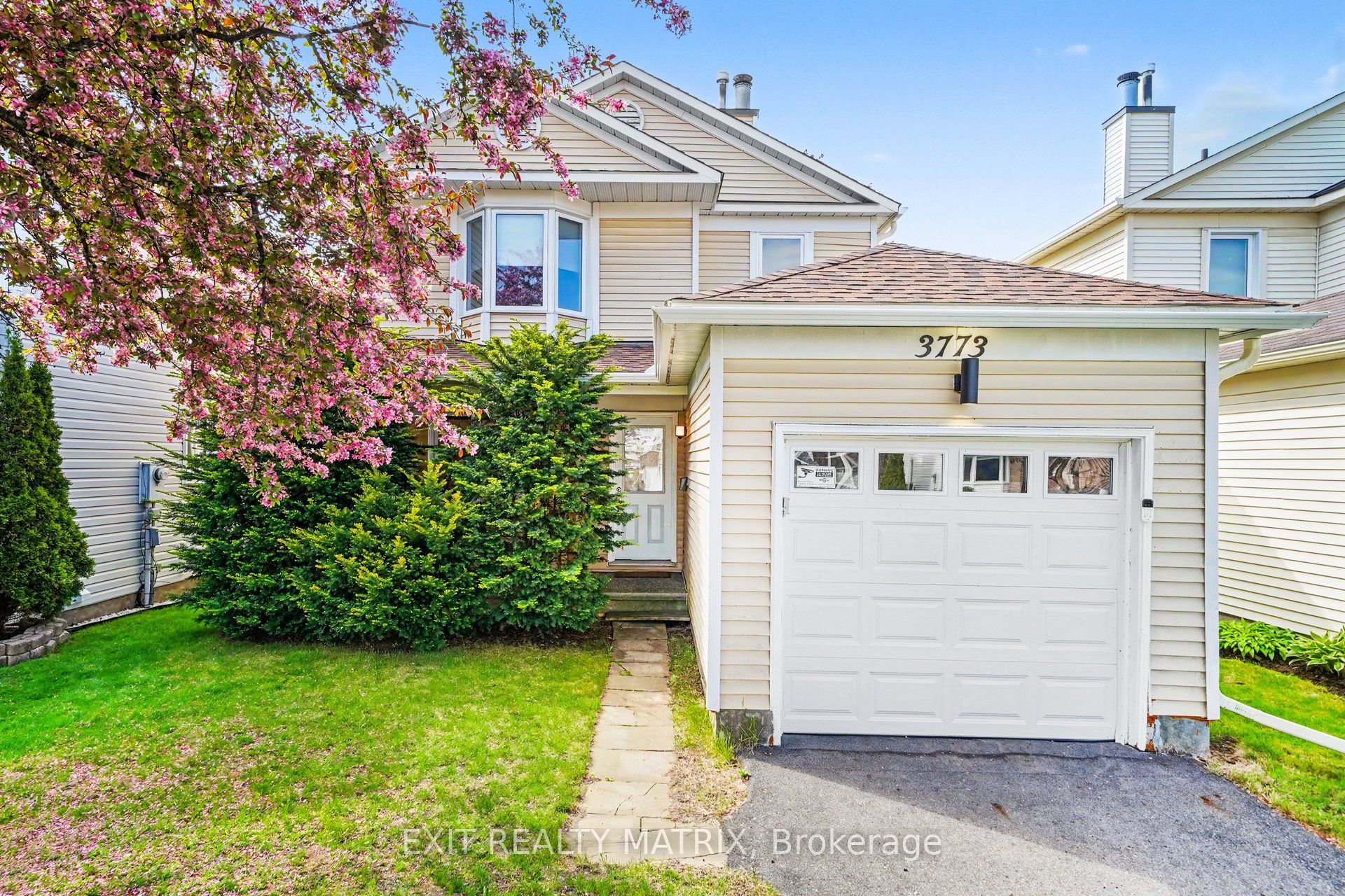 3773 Autumnwood Street, Ottawa, ON, K1T 2G7