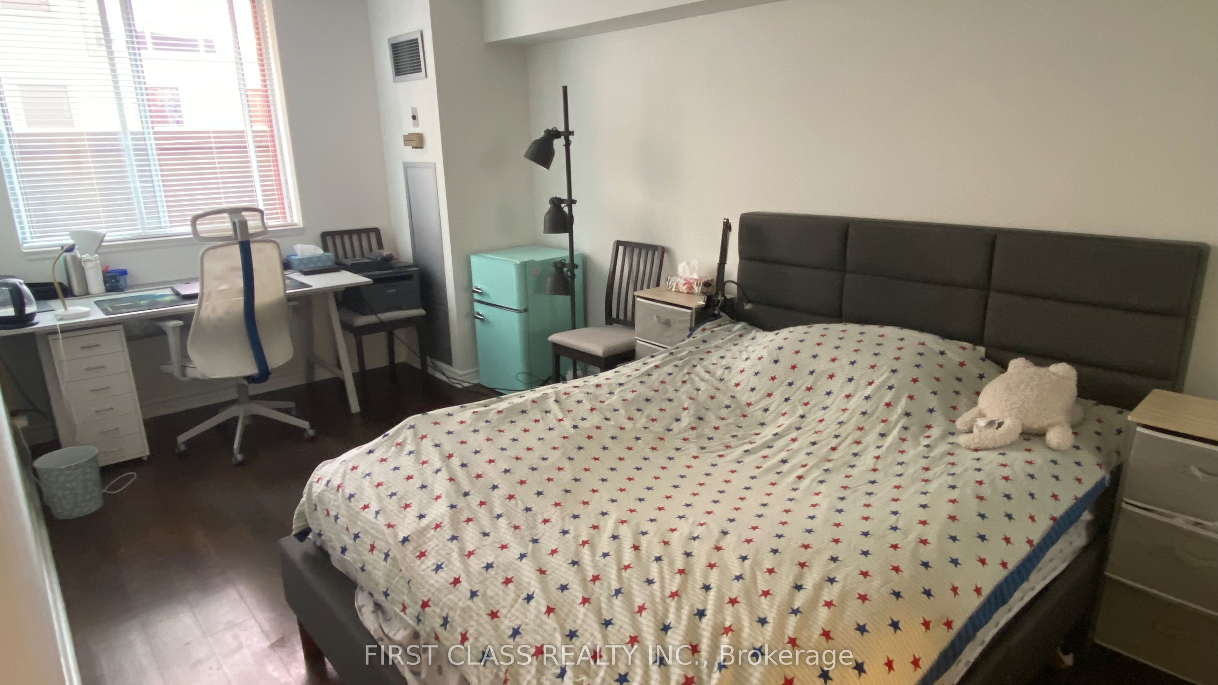 303 (Master -736 Bay Street, Toronto, ON, M5G 2M4 photo 2