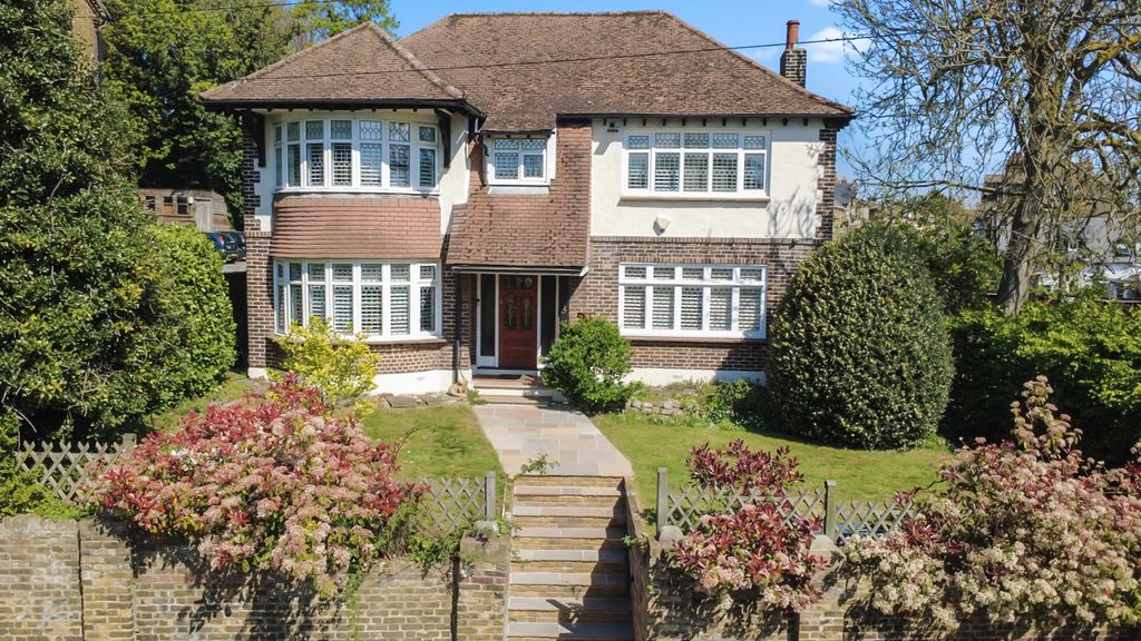 4 bed detached house for saleCastle View Road, Strood, Rochester ME2
