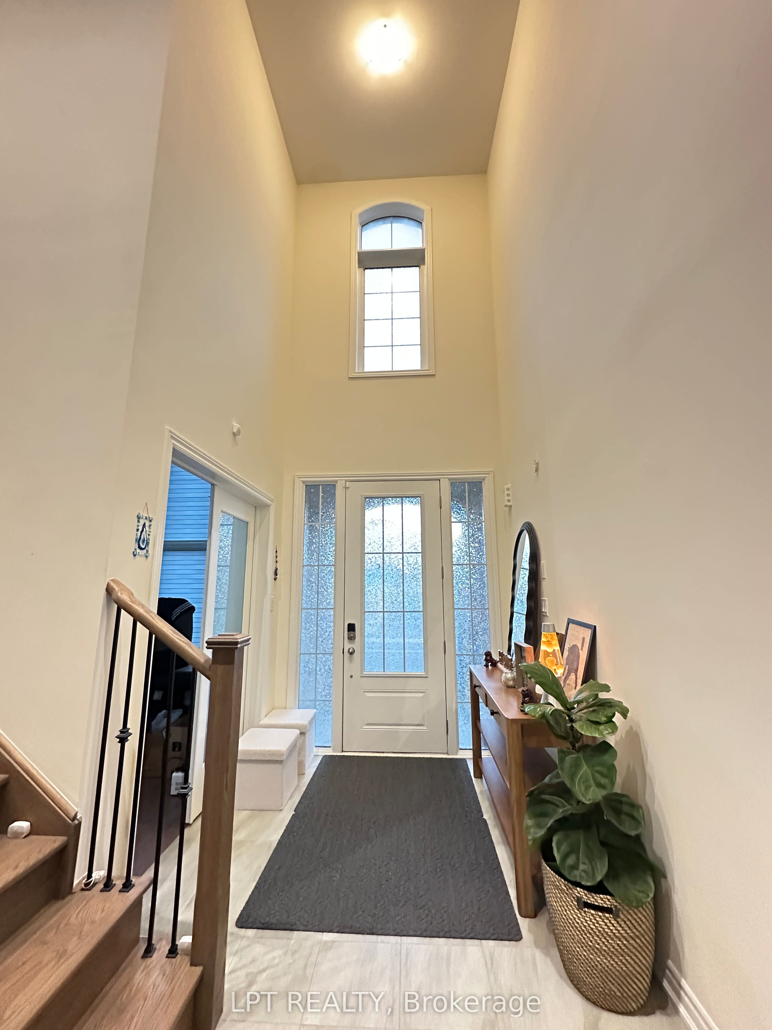 33 Fair Winds Lane, East Gwillimbury, ON, L9N 0V8 photo 4