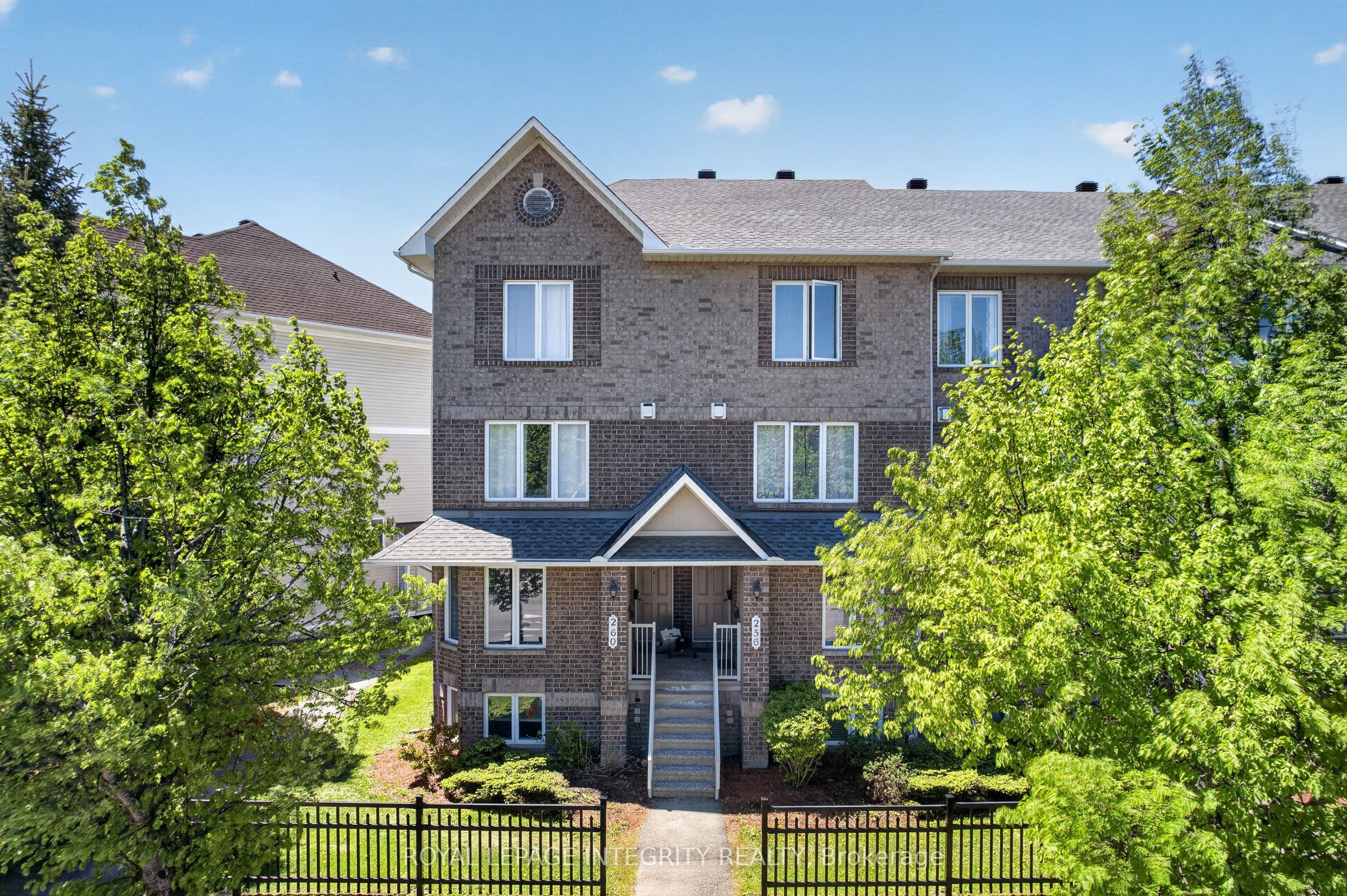 256 Cresthaven Drive, Ottawa, ON, K2G 6W4