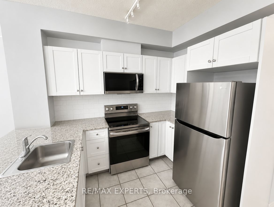 209-1359 Rathburn Road, Mississauga, ON, L4W 5P7