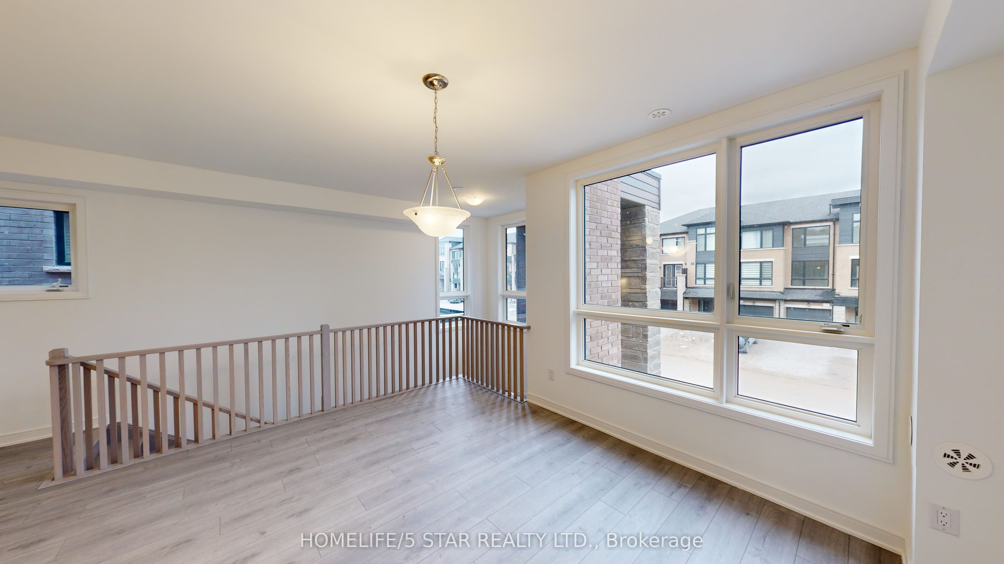 Additional image 3 of 126 Blue Forest Crescent, Barrie, ON, L9J 0N5