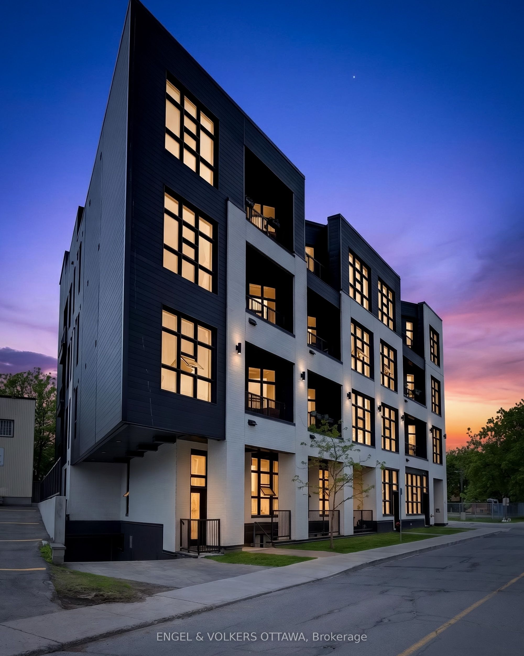 102-101 Pinhey Street, Ottawa, ON, K1Y 1V9