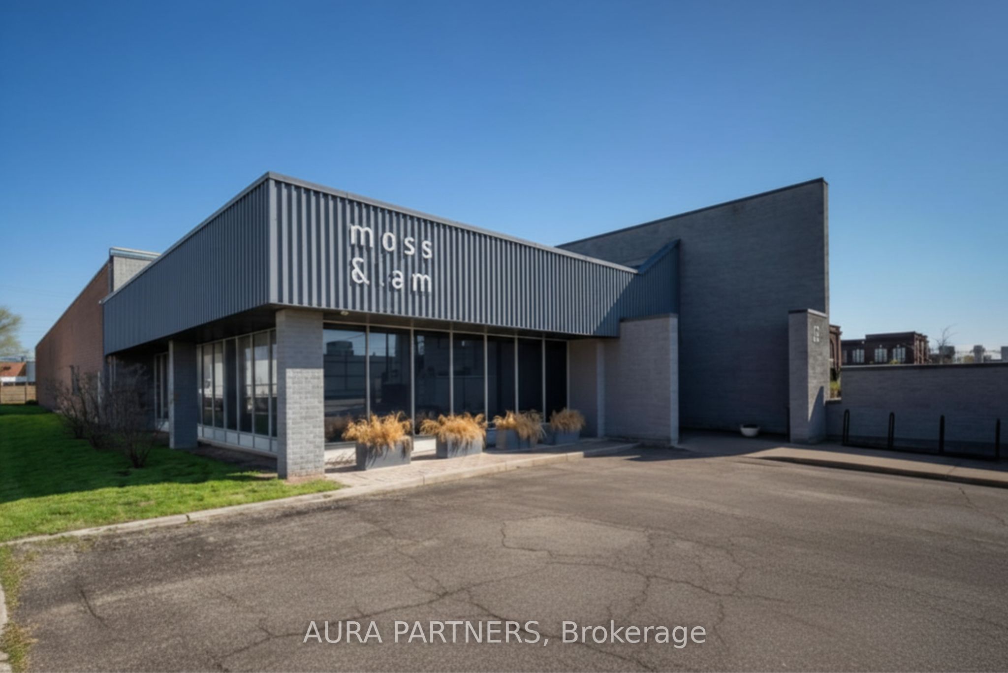 58 Jutland Road, Toronto, ON, M8Z 2H1
