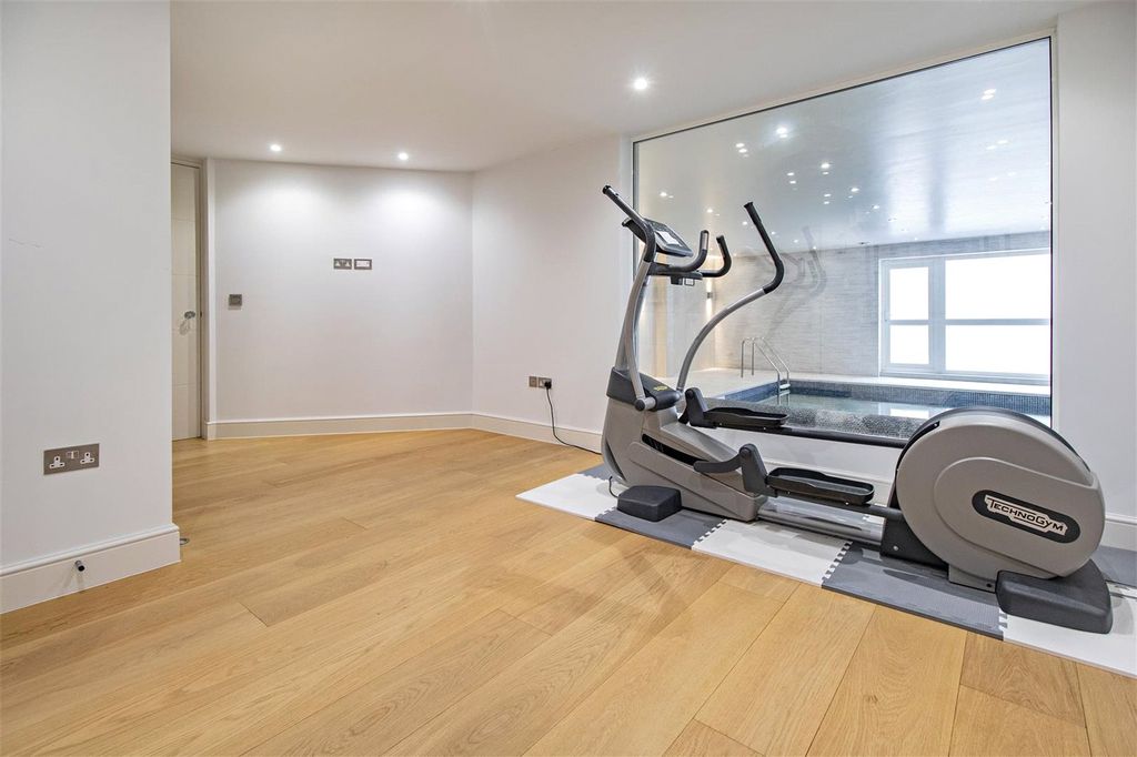 Additional image 9 of 6 bed detached house for saleSpencer Close, Radlett, Hertfordshire WD7