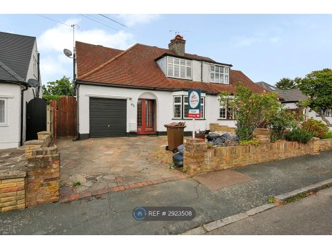 The Glen, Pinner HA5