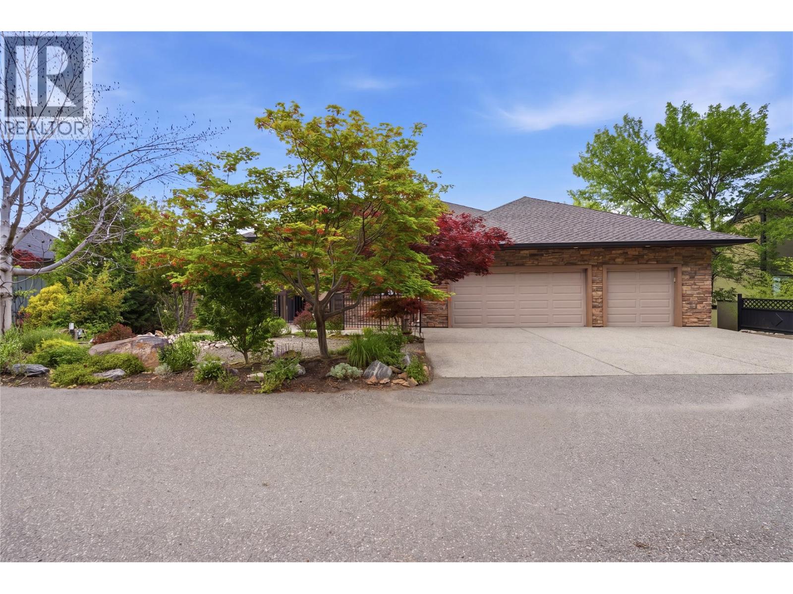 Additional image 3 of 448 Viewcrest Road, Kelowna, BC, V1W4K1