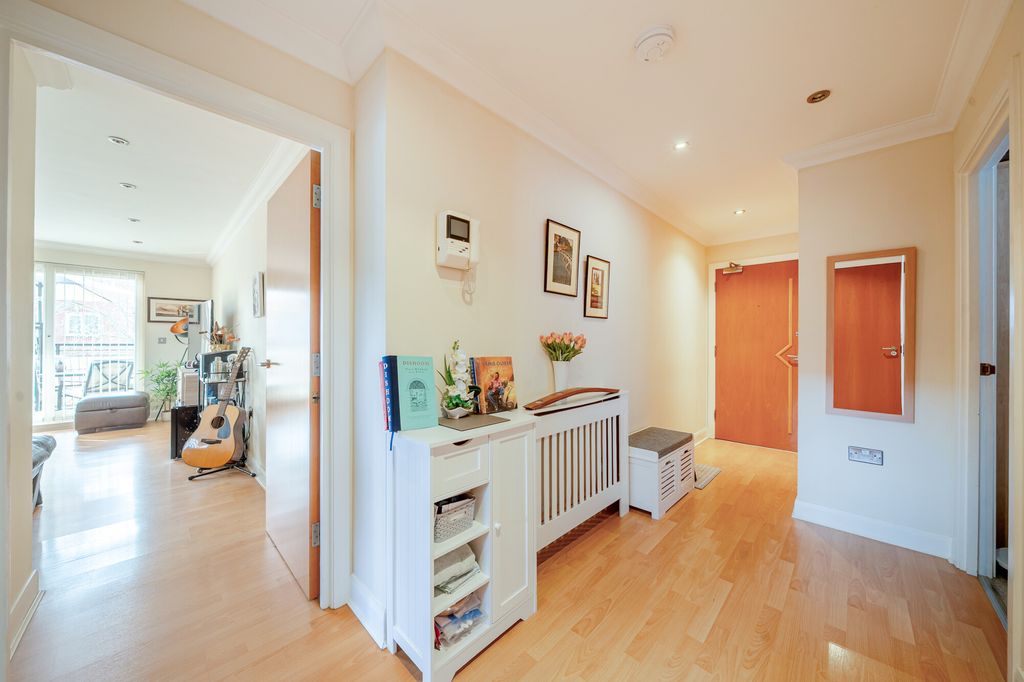 Additional image 5 of 2 bed flat for saleNorthway, Rickmansworth WD3
