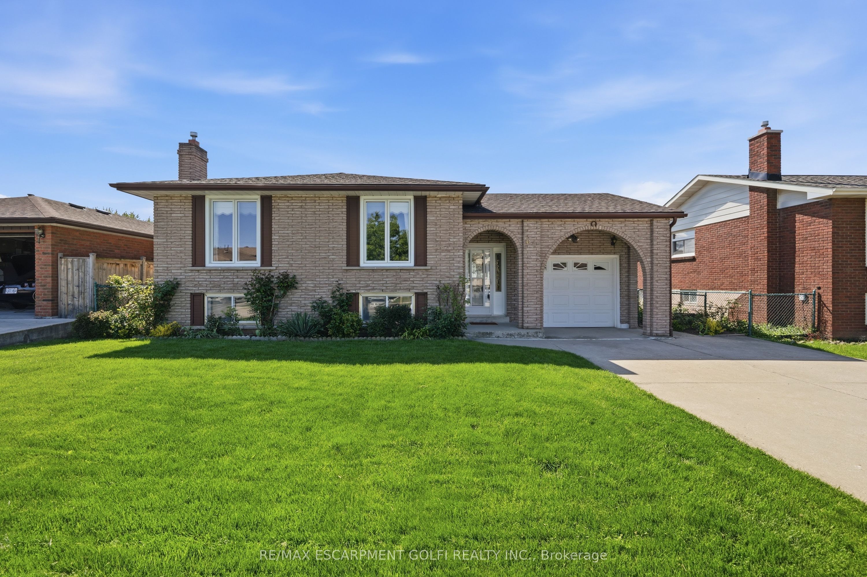 64 Eastbury Drive, Hamilton, ON, L8E 2V4