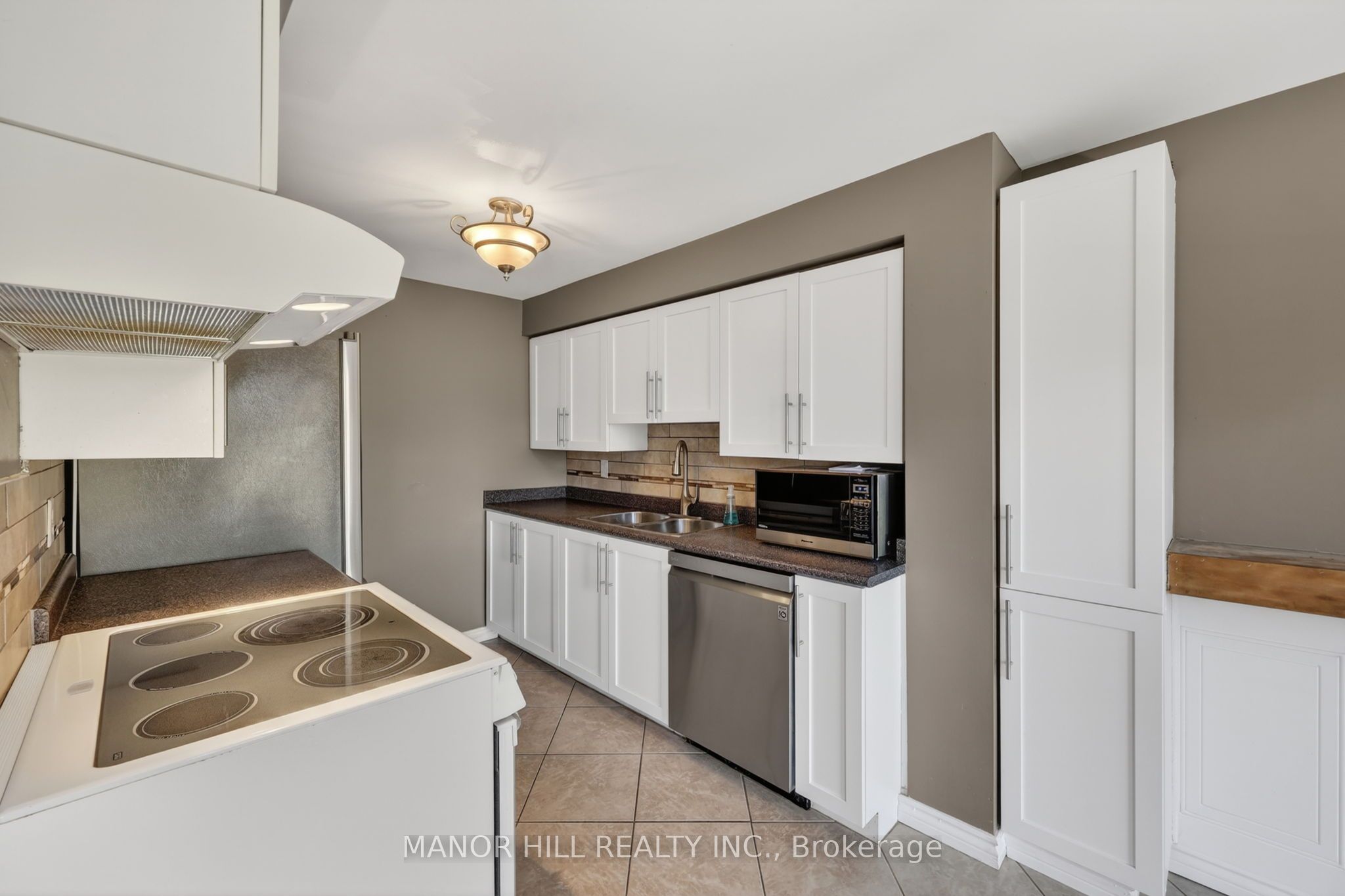 62 Monarchy Street N, Barrie, ON, L4M 7K1 photo 3