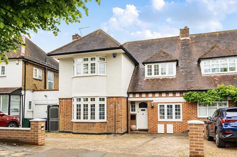 West Hill Way, London N20