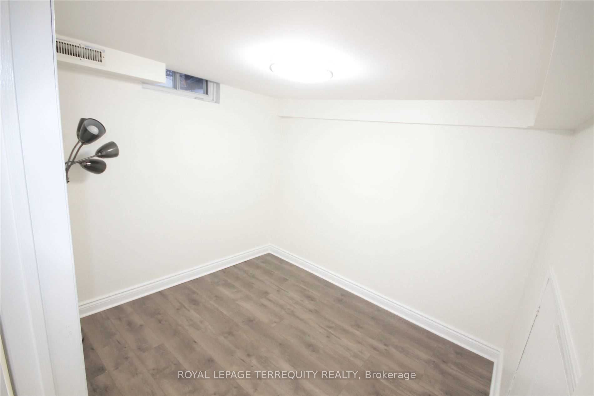 BSMNT-111 Caronia Square, Toronto, ON, M1B 2Z9 photo 3