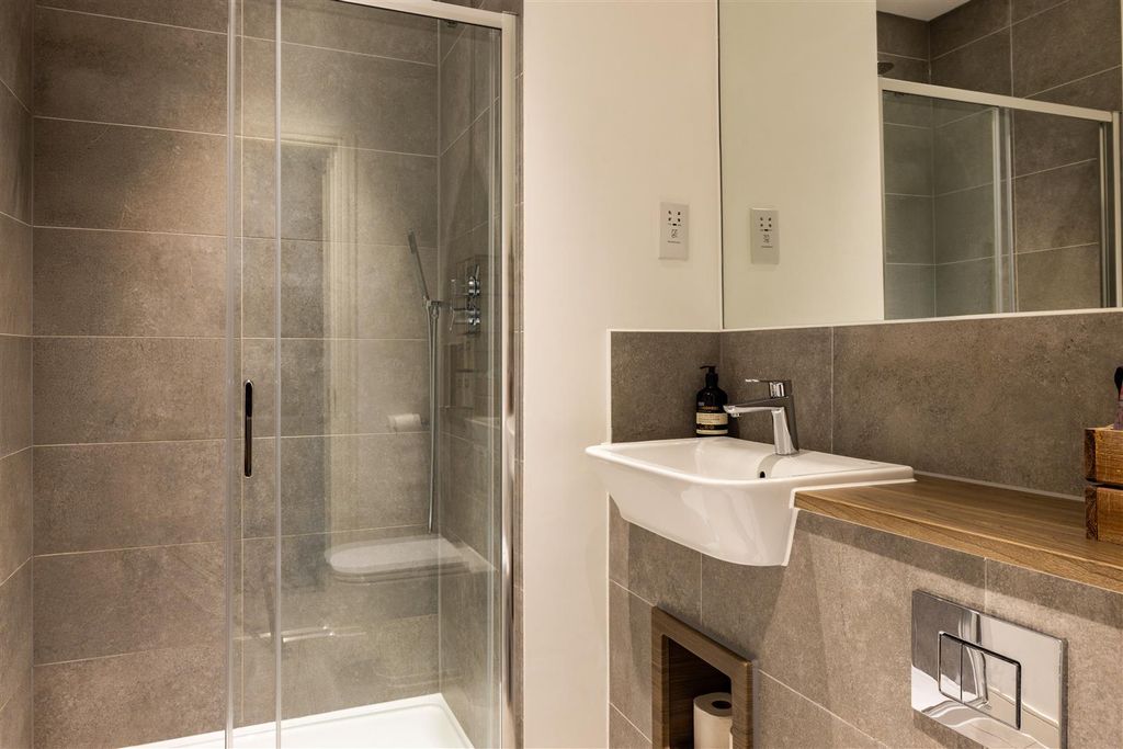 Additional image 17 of 4 bed link detached house for saleHawthorn Way, Redhill RH1