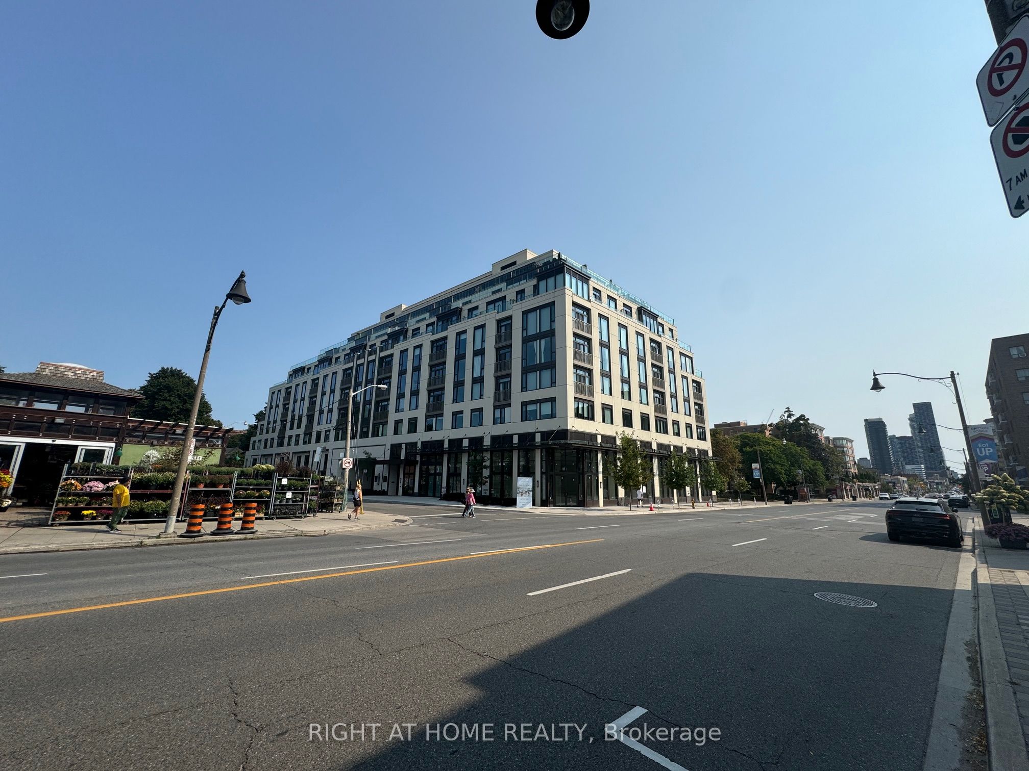 307-3 Strathgowan Avenue, Toronto, ON, M4N 1B8