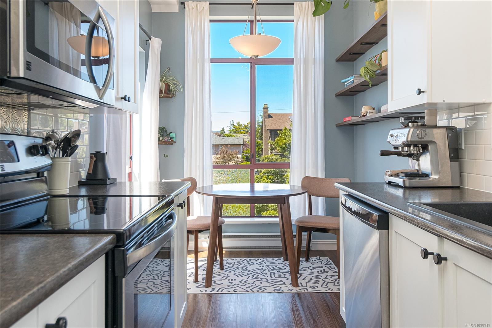 #407-545 Manchester Road, Victoria, BC, V8T 5H6 photo 3