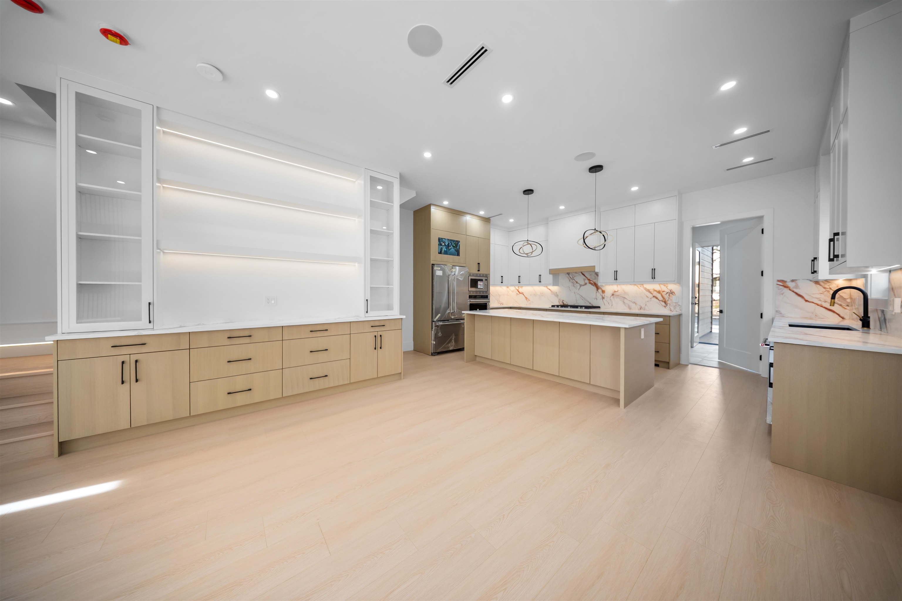 Additional image 4 of 16473 20 Avenue, Surrey, BC, V3Z 9M9