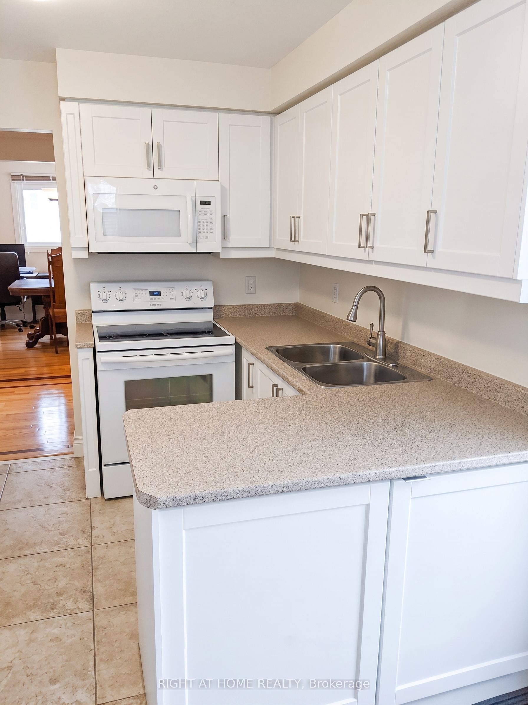 Additional image 3 of 505 London Road, Newmarket, ON, L3Y 6E4