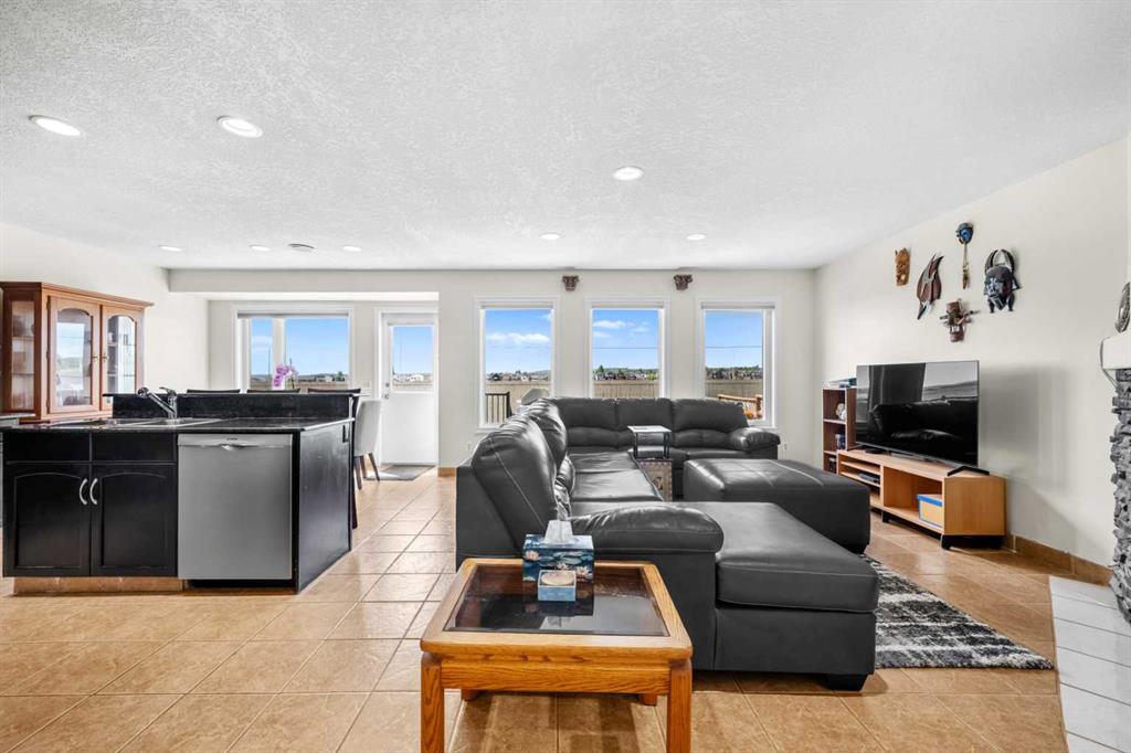 184 Somerglen Common SW, Calgary, AB, T2Y 4E8 photo 2