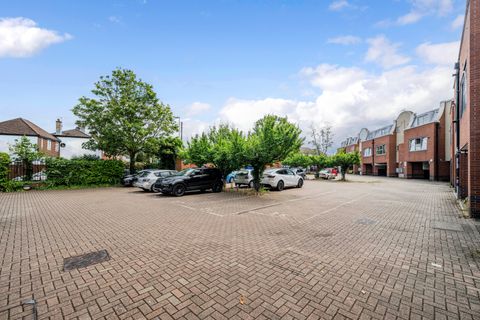 Barnsbury Lane, Surbiton KT5