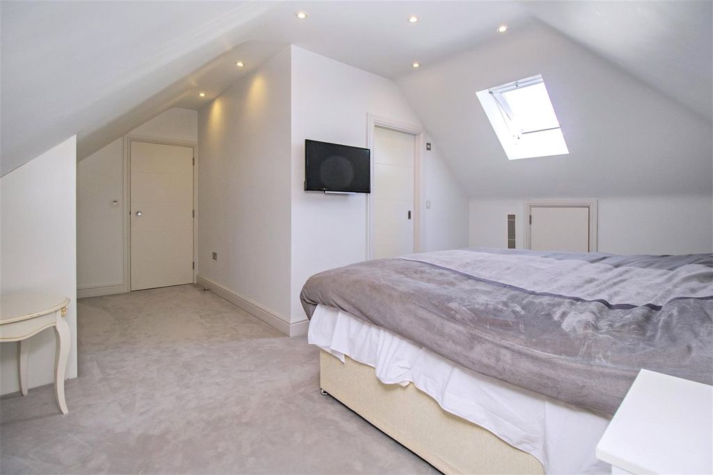 Additional image 24 of 6 bed detached house for saleSpencer Close, Radlett, Hertfordshire WD7