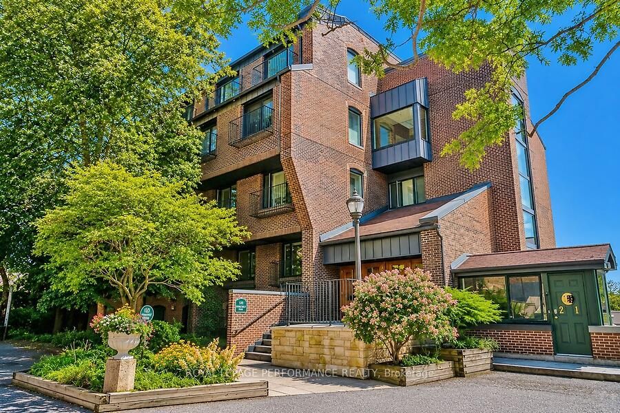 10-135 Springfield Avenue, Ottawa, ON, K1M 1C5