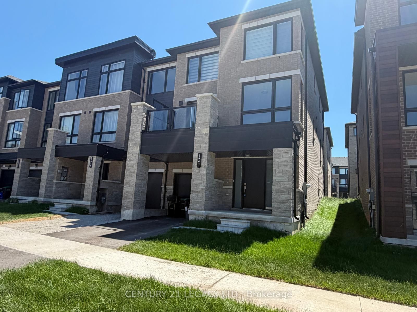131 Blue Frst Crescent, Barrie, ON, L9J 0N5
