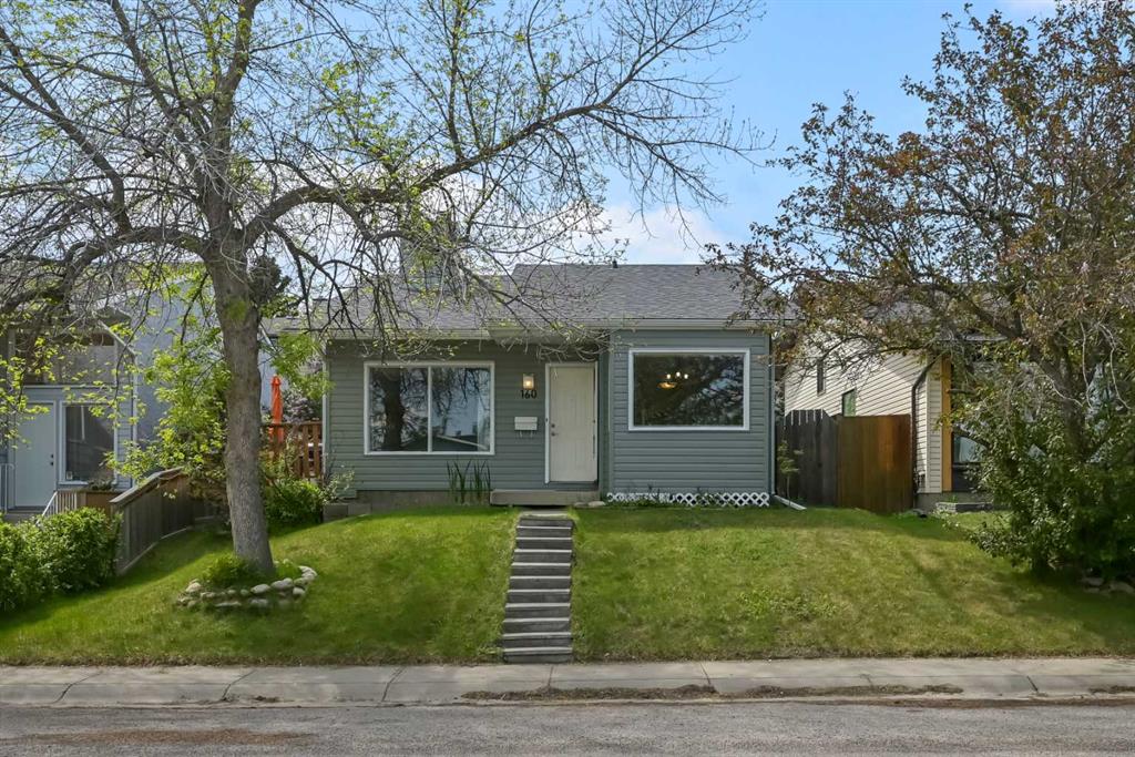 160 Strathcona Close SW, Calgary, AB, T3H 1L3