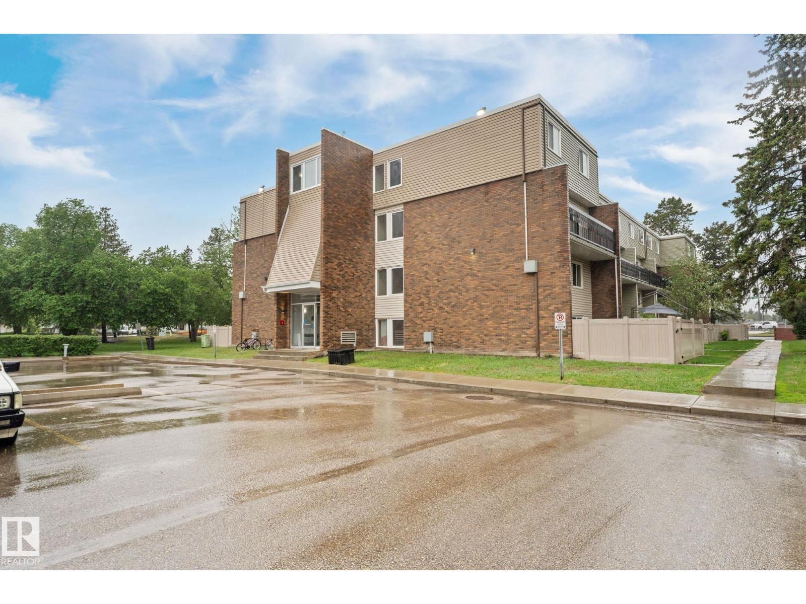 202-7815 159 Street NW, Edmonton, AB, T5R2E1