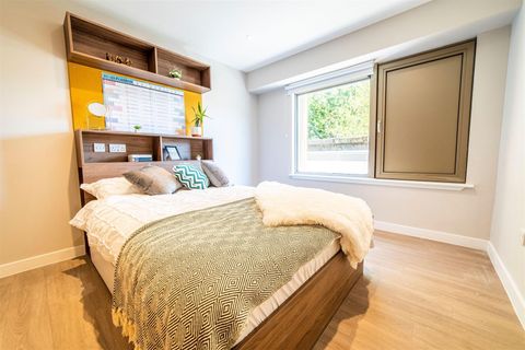 Calton Road, Edinburgh EH8, Studio to rent