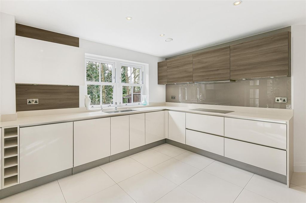 Additional image 6 of 2 bed flat for saleShenley Hill, Radlett WD7
