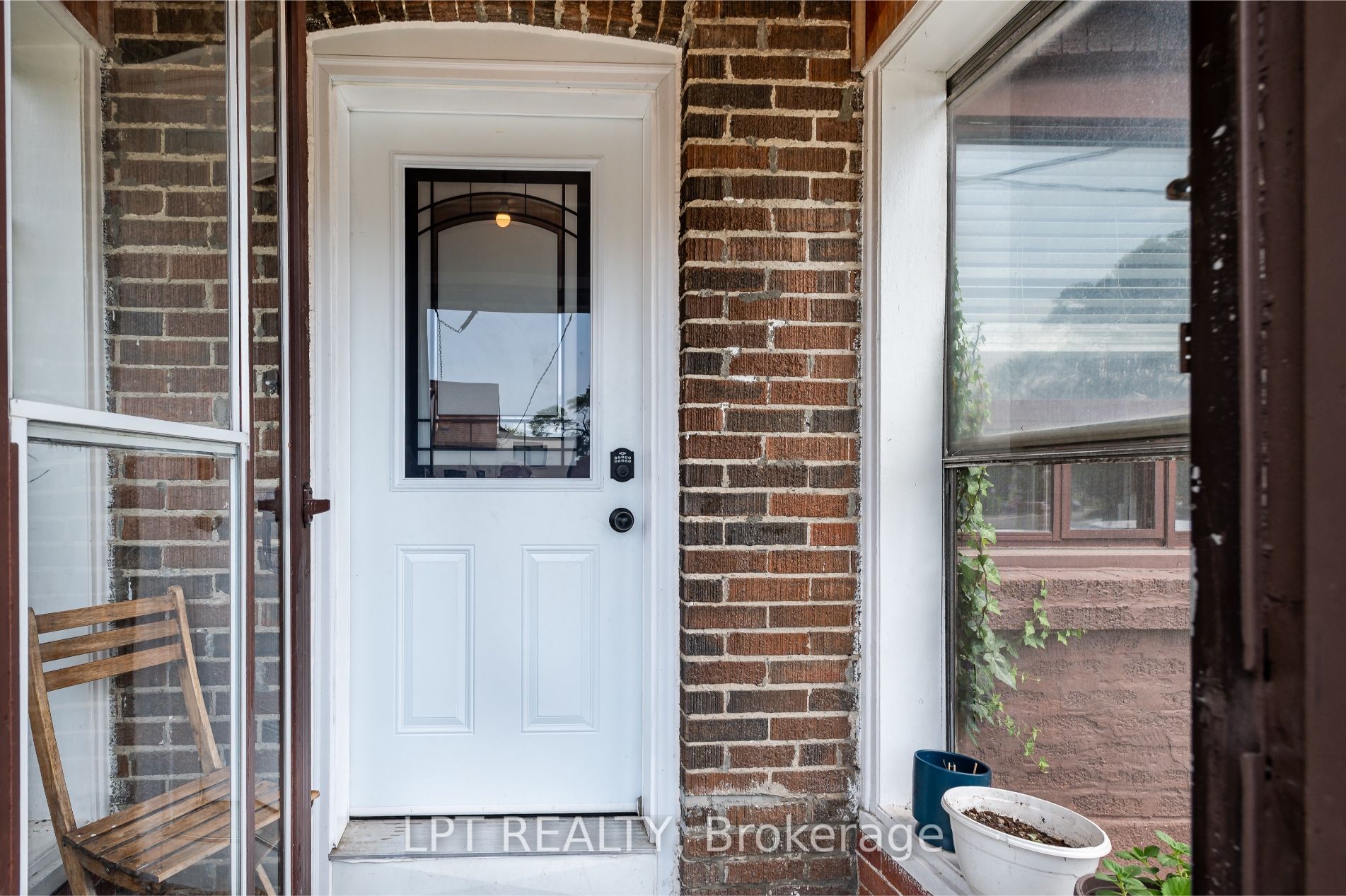 541 Vaughan Road, Toronto, ON, M6C 2R2 photo 3