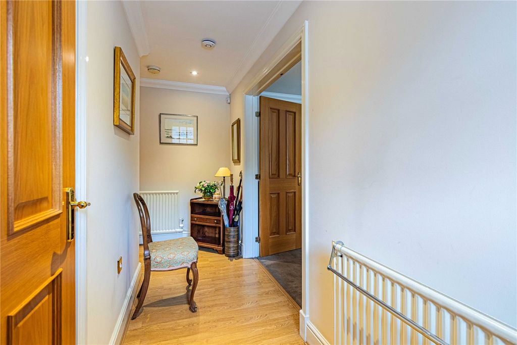 Additional image 14 of 2 bed flat for saleWatling Street, Radlett, Hertfordshire WD7