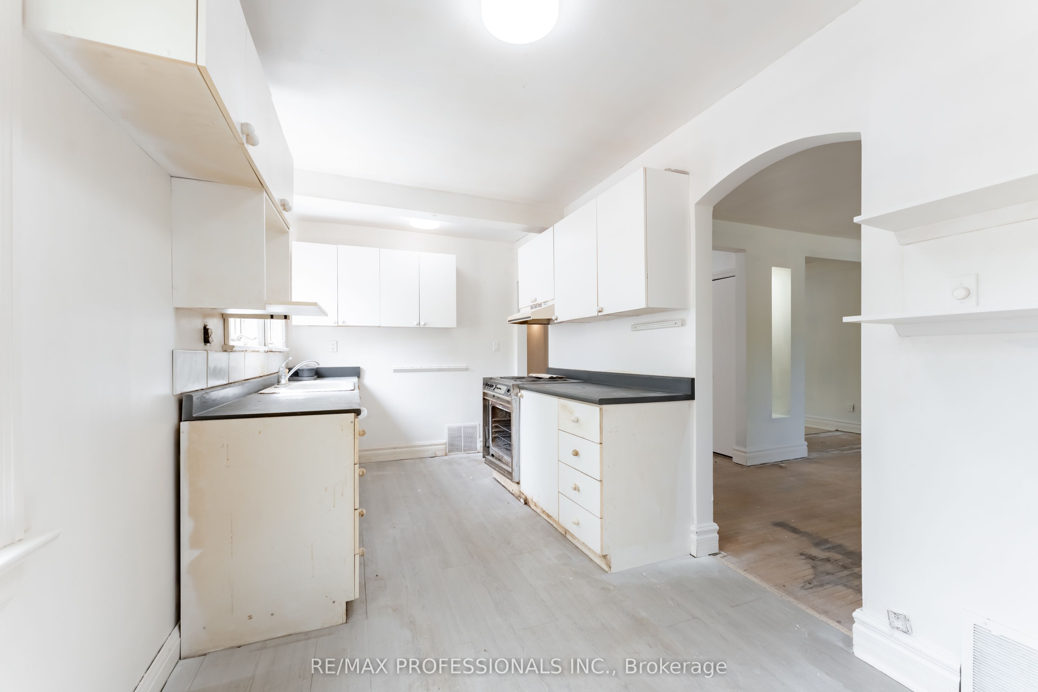 Additional image 6 of 4 Elton Crescent, Toronto, ON, M8W 2X8