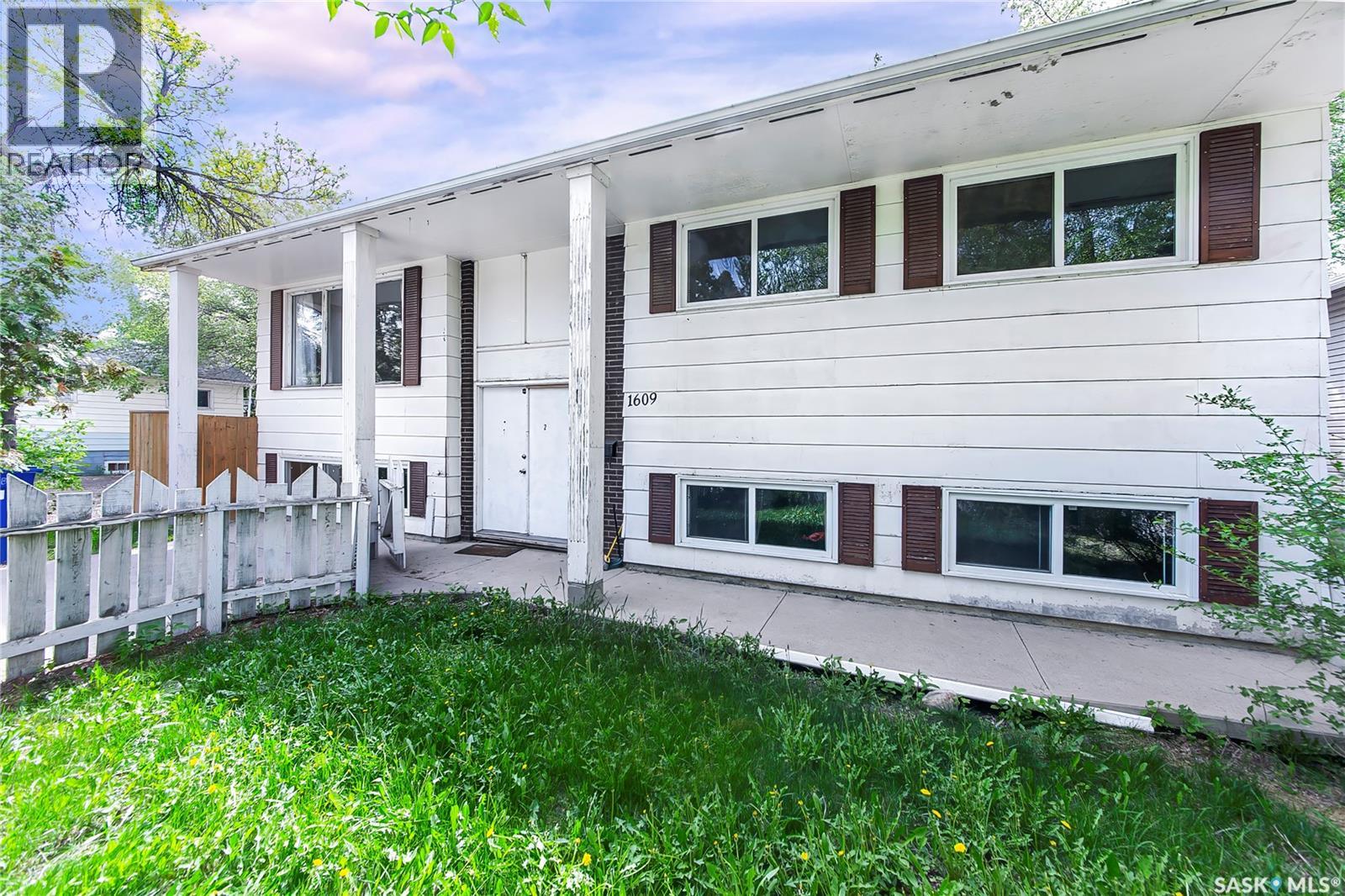 1609 B Avenue N, Saskatoon, SK, S7L1H2 photo 4