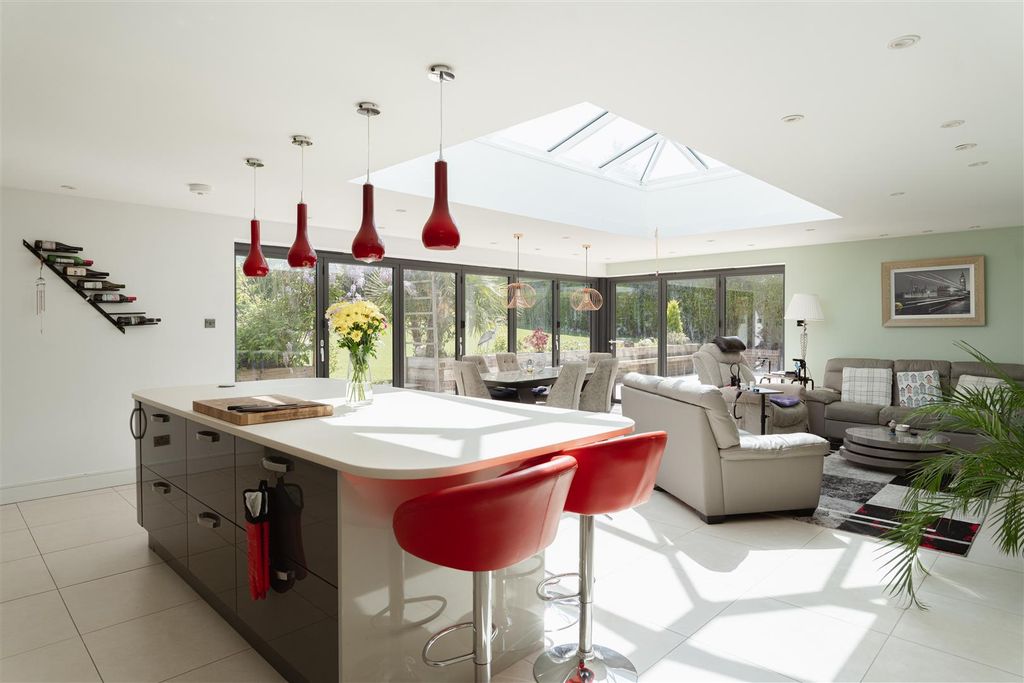 Additional image 2 of 5 bed detached bungalow for saleLodge Lane, Redhill RH1