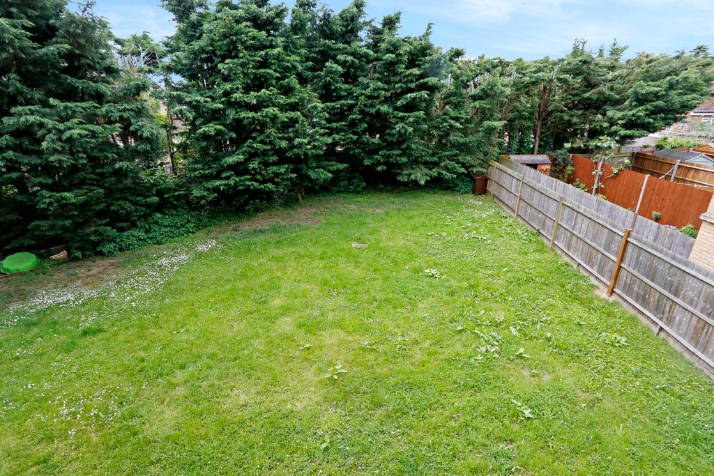 Additional image 8 of 2 bed flat for saleShepherds Farm, Rickmansworth WD3