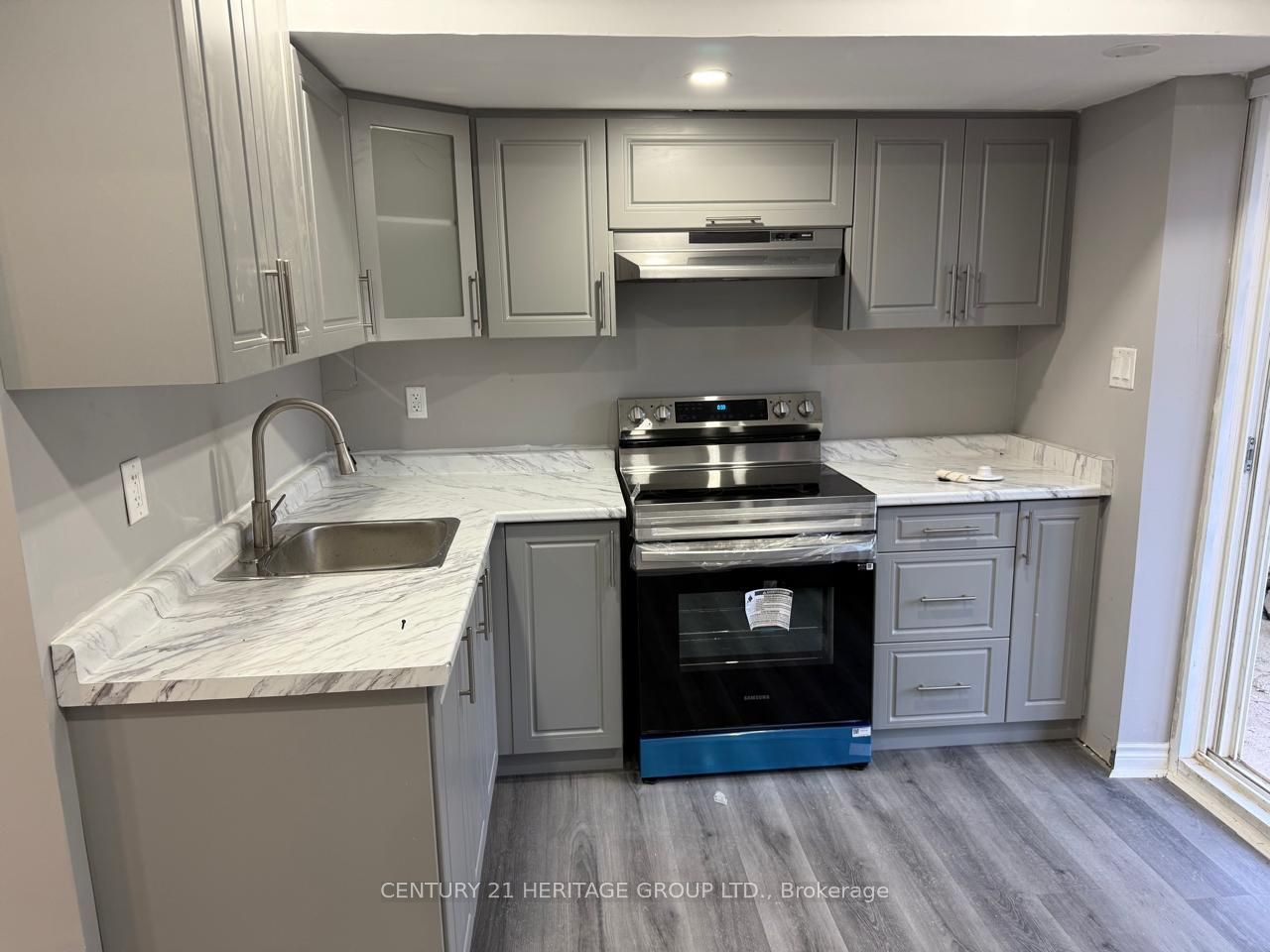 7 Fred Mason Street, Georgina, ON, L4P 0B2 photo 2