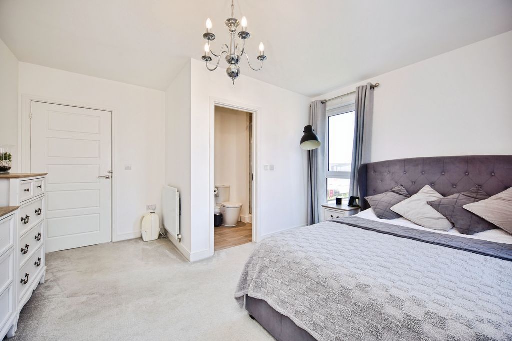 Additional image 10 of 2 bed flat for sale1 Knights Templar Way, Rochester ME2