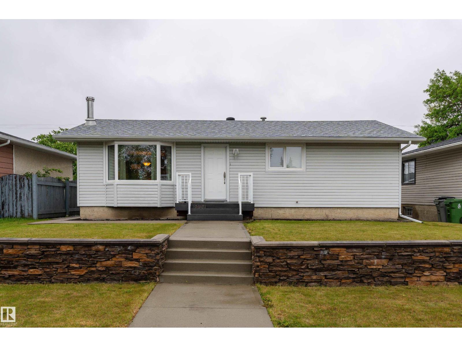 9906 99 Street, Morinville, AB, T8R1G5