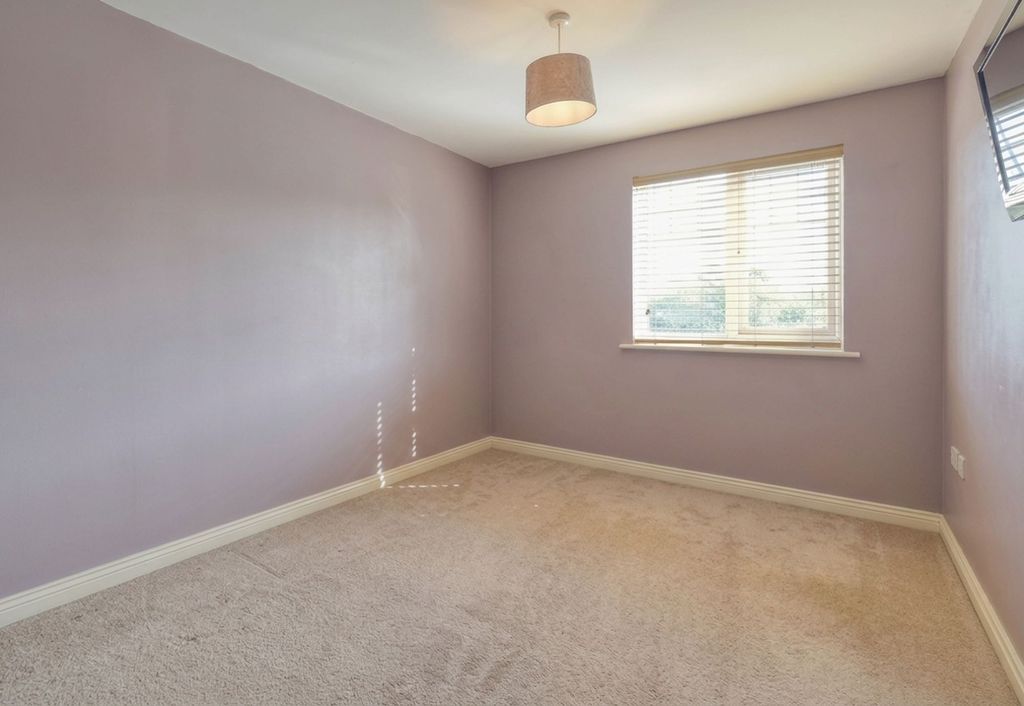 2 bed flat for saleHedgerow Close, Redditch B98 photo 5