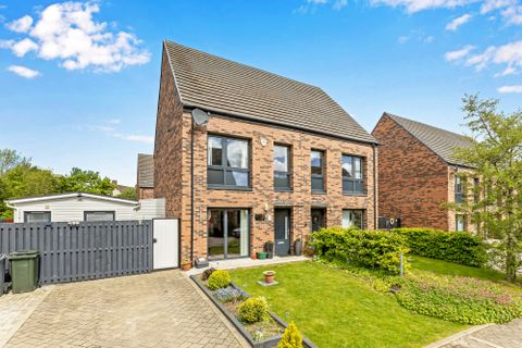 10 Grieve Crescent, Muirhouse, Edinburgh EH4