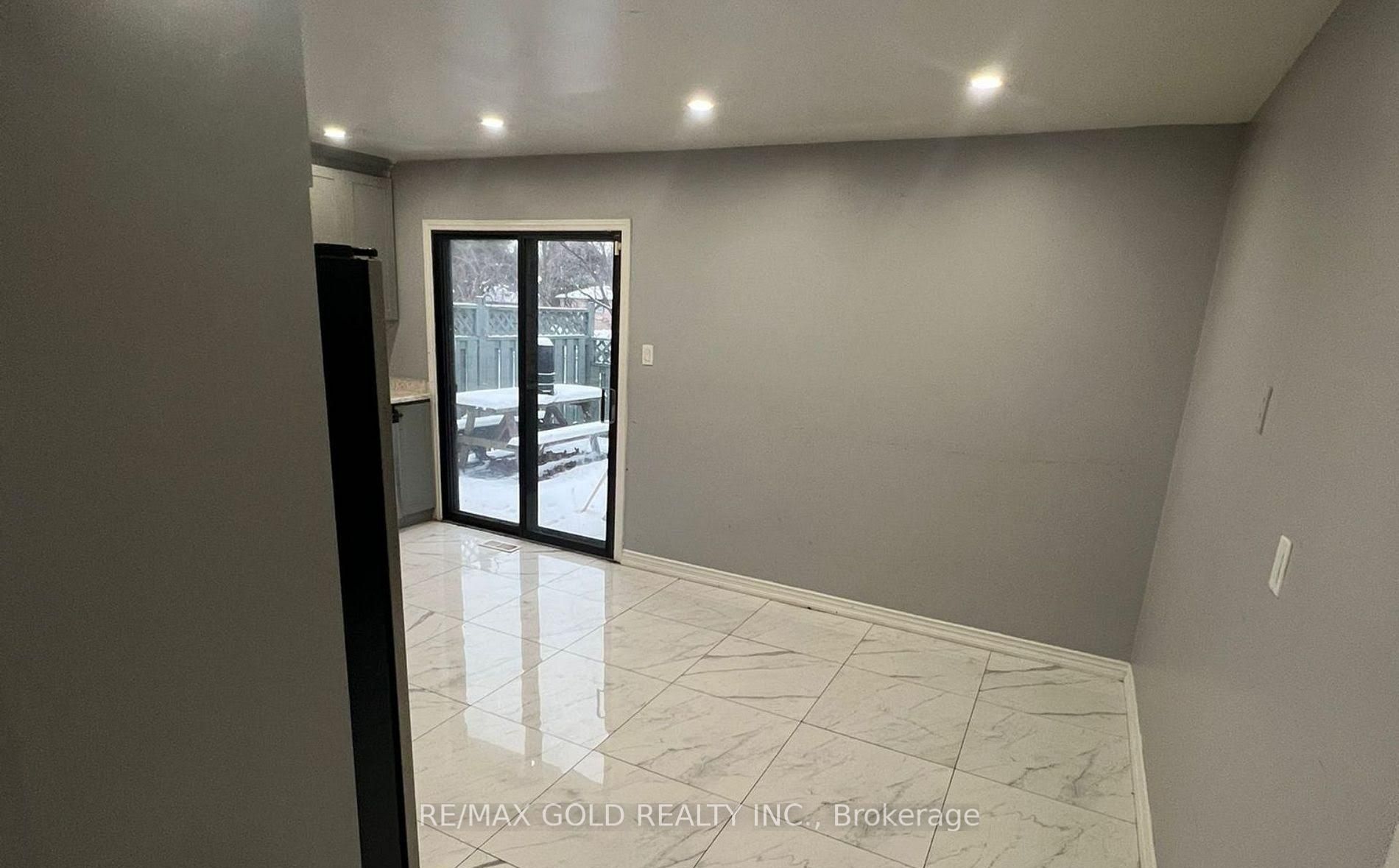 43 Moore Street, Brampton, ON, L6X 1V2 photo 4