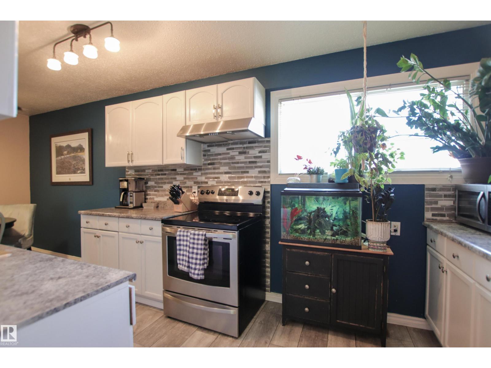 10D Twin Terrace NW, Edmonton, AB, T6K1V4 photo 2