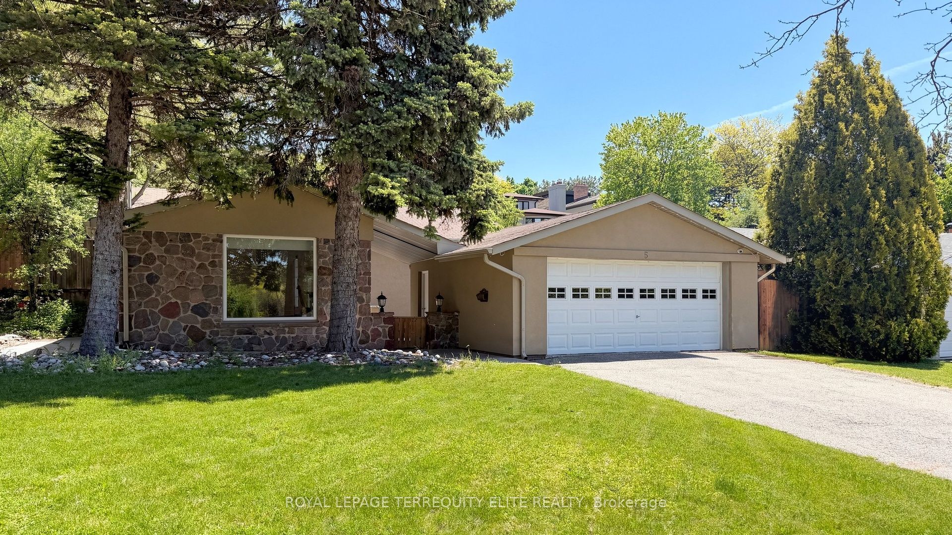 5 Valentine Drive, Toronto, ON, M3A 3J5
