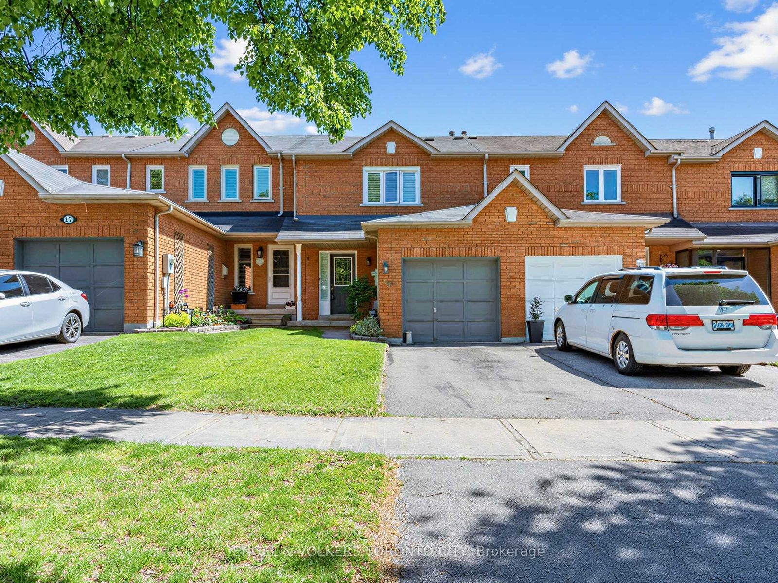 15 Fulton Crescent, Whitby, ON, L1R 2C8