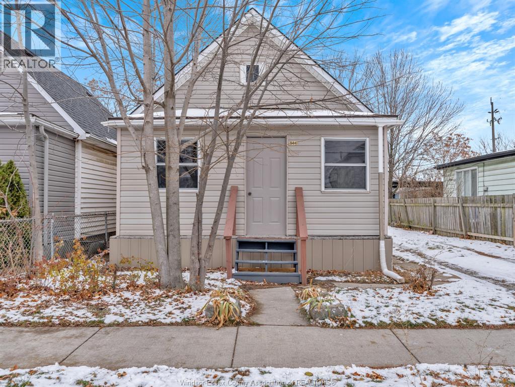 944 Maisonville , Windsor, ON, N8Y3R9