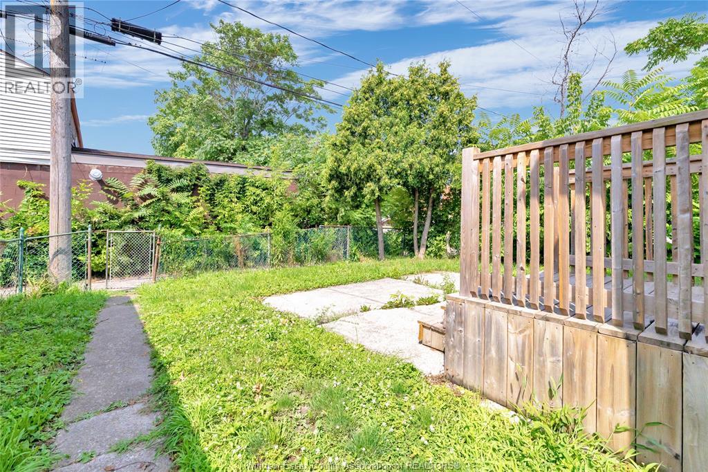 953 Henry Ford , Windsor, ON, N8Y2T3 photo 5