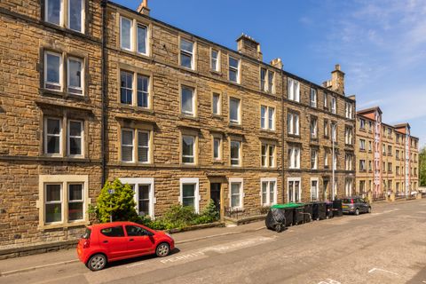 16 (2F3) Dalgety Avenue, Edinburgh EH7